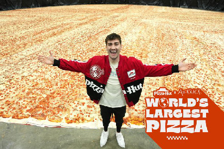 The world's largest pizza called hot pizza was registered in Guinness