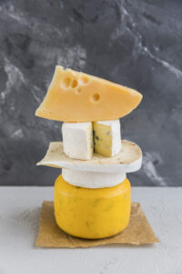 چرا پنیر تلخ می‌‌شود؟ با پنیر خانگی تلخ چه کنیم؟ چند راه حل ساده و موثر